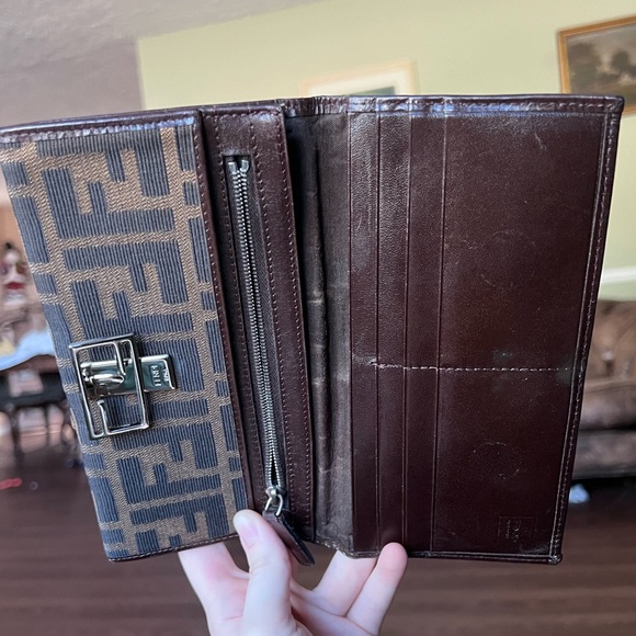 EUC AUTH Fendi Leather Wallet - Picture 4 of 17